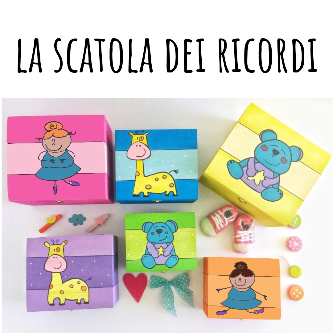 Scatola dei ricordi in legno dipinta a mano per conservare i tesori della nascita del bambino.