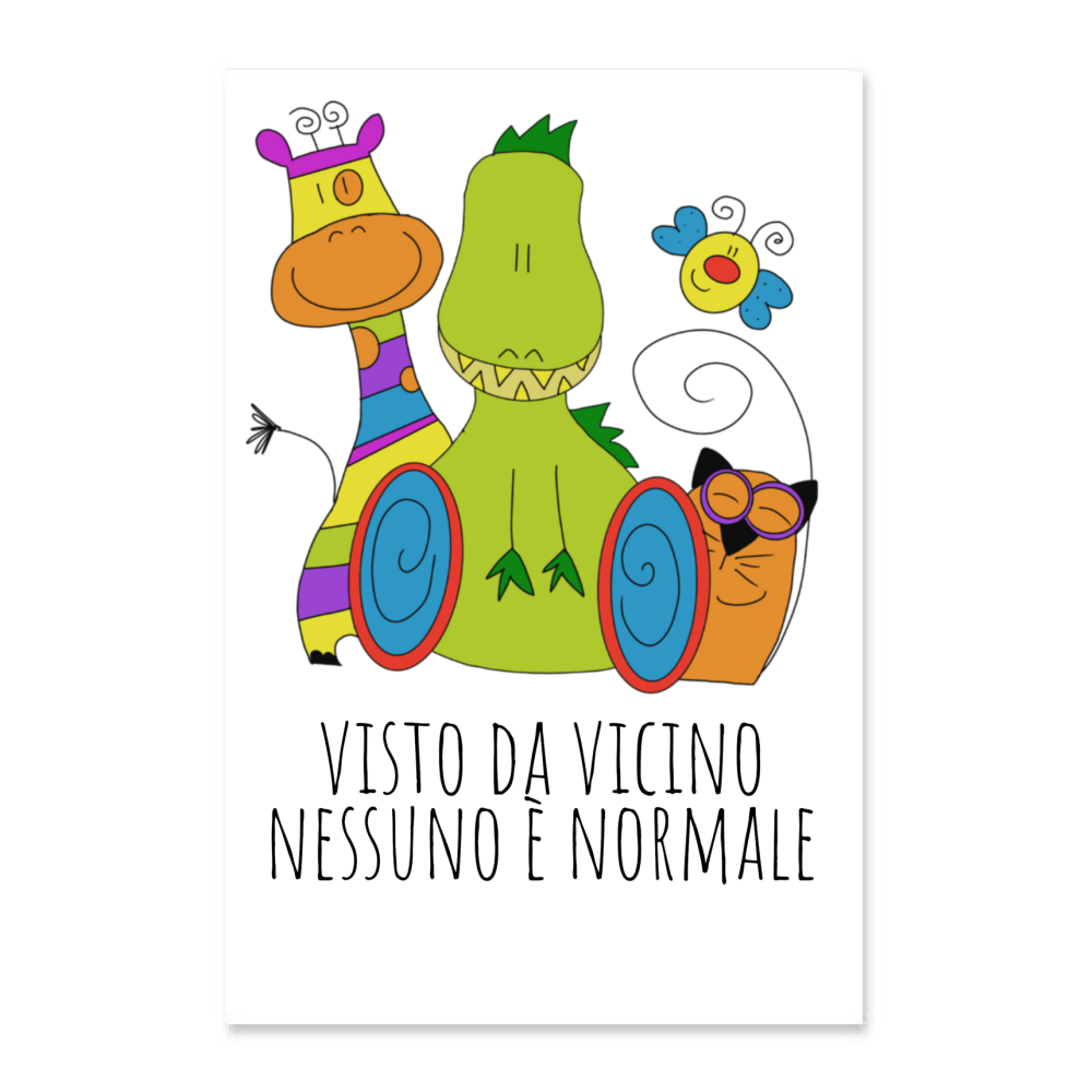 Poster "Visto da Vicino Nessuno è Normale" con illustrazione di Dino il Dinosauro con disabilità e ruote, simbolo di inclusione e diversità per bambini. Stampa su carta professionale 250gr, formato 30x45 cm.